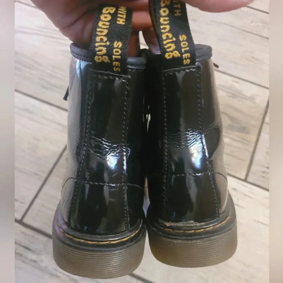 DR. MARTENS 1460 AirWair black patent leather 8 eye lace-up zipper boots Size 3 - Picture 8 of 12